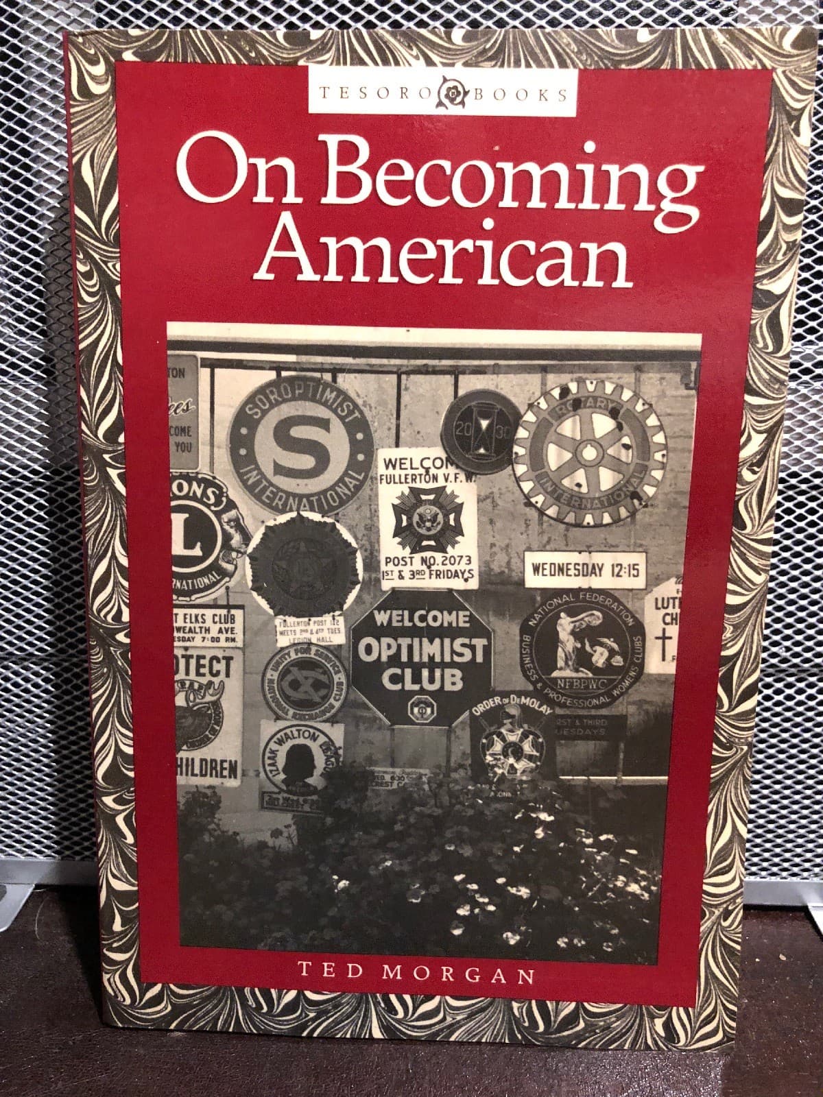 On Becoming American (Tesoro books) - Image 1