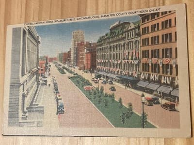 Cincinnati Central Parkway Postcard Hamilton County Court House Linen Unposted - Image 1