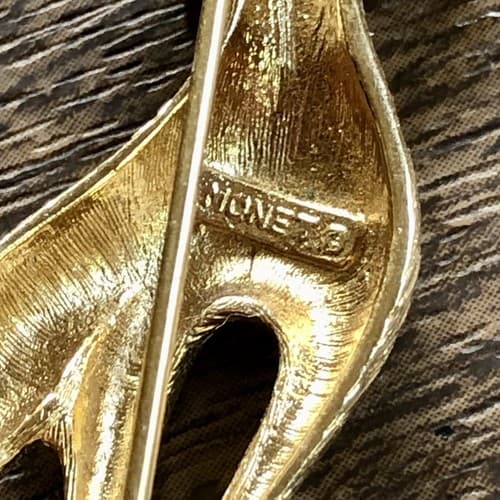 Vintage MONET Gold Retro CAT Brooch PIN Siamese Kitty Mint Condition signed - Thumbnail 4