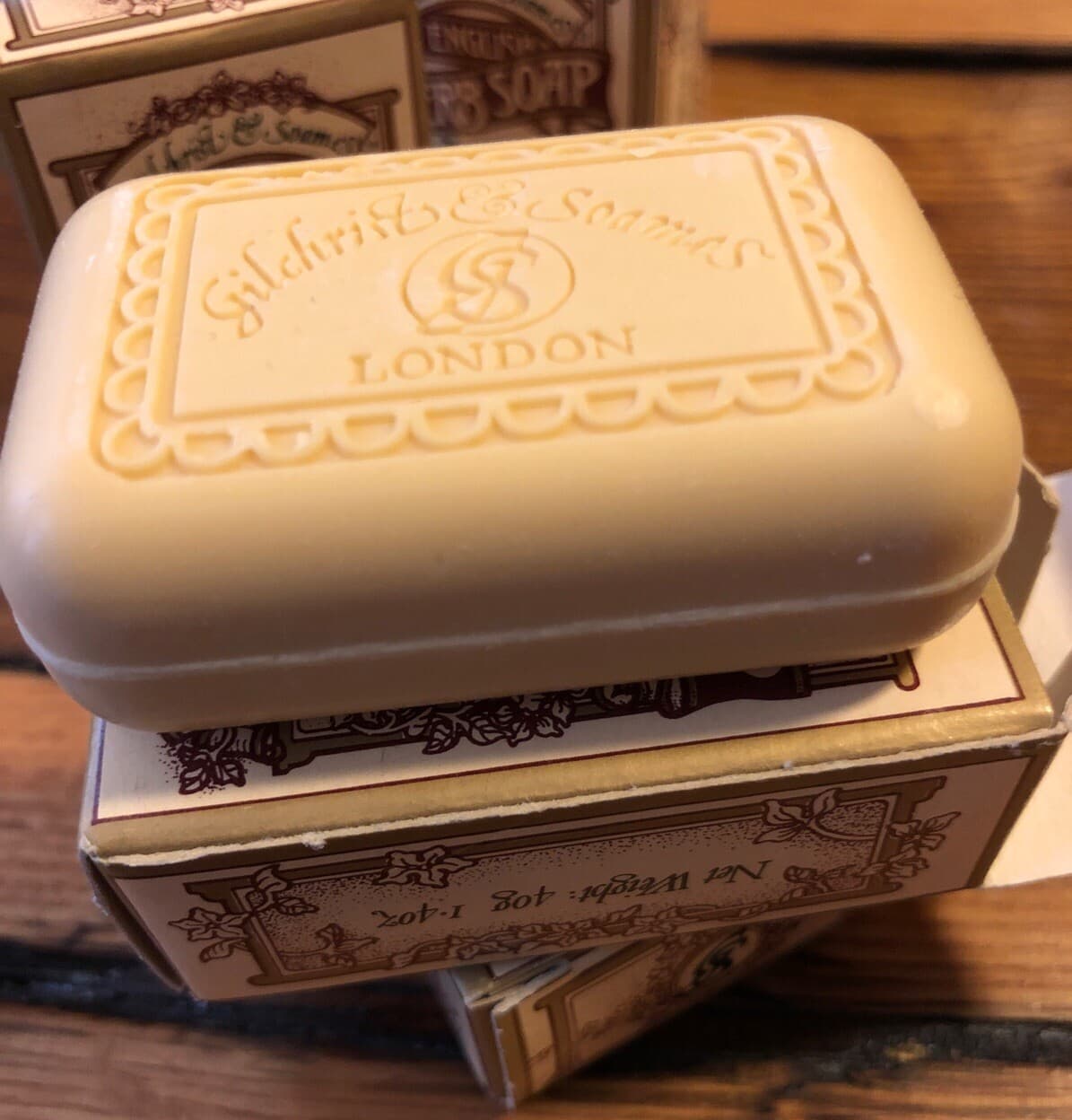 4 Bars GILCHRIST SOAMES ENGLISH HERB SOAP CHAMOMILE 1.4 OZ/40 GR LONDON ENGLAND - Thumbnail 3