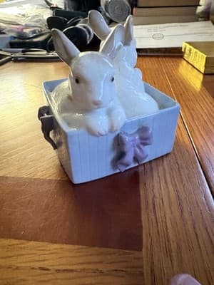 DAISA Porcelain Bunny Figurine Pair Made in Spain 1988 White Pink Bows Ceramic - Thumbnail 2