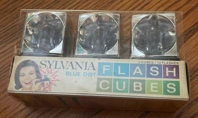 Sylvania Flash Cubes Vintage Blue Dot 3 Cubes 12 Flashes Camera Bulbs Boxed - Image 1