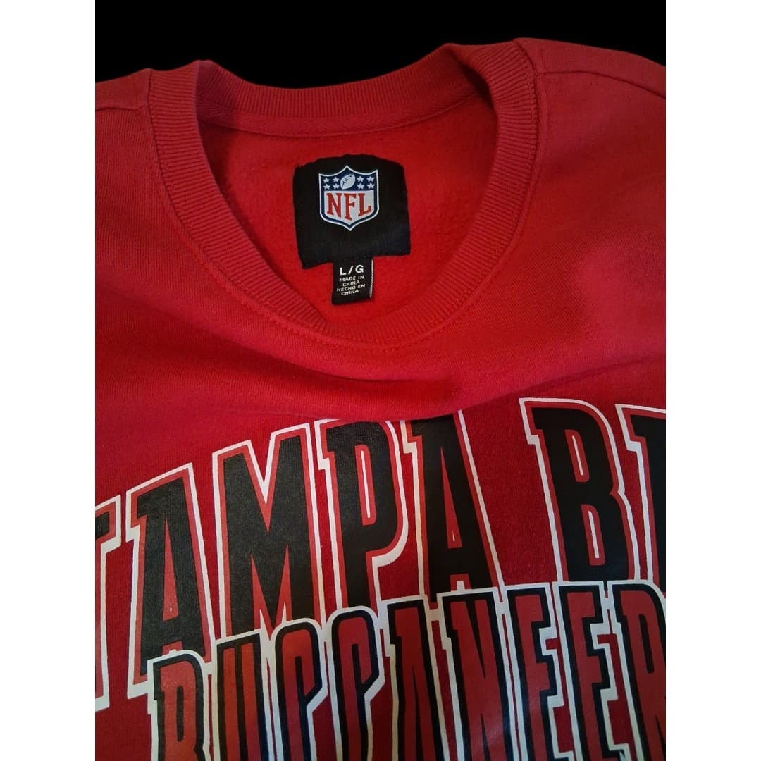 Tampa Bay Buccaneers NFL Licensed Sweatshirt Size Large Red Great Condition - Thumbnail 2