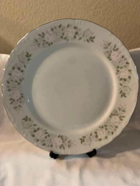 Sheffield Fine China Japan Classic 501 Lot of 4 Dinner Plates - Image 1