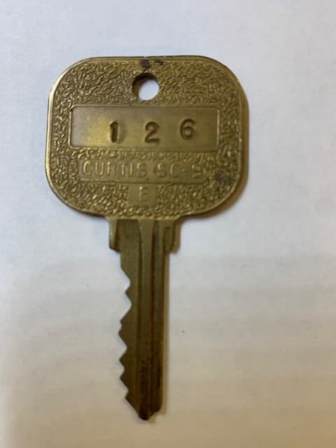 Vintage Hotel Room Key Curtis SC-9 Brass - Image 1