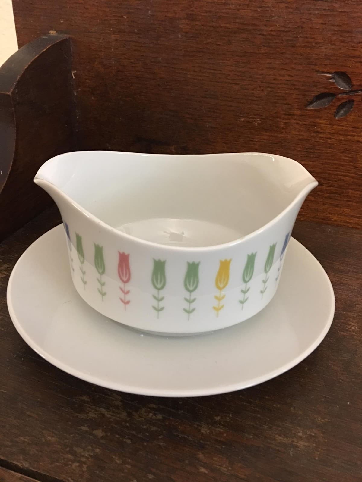 Harmony House Coquette Fine China Japan 3912 Gravy Boat with Underplate Tulips - Image 1