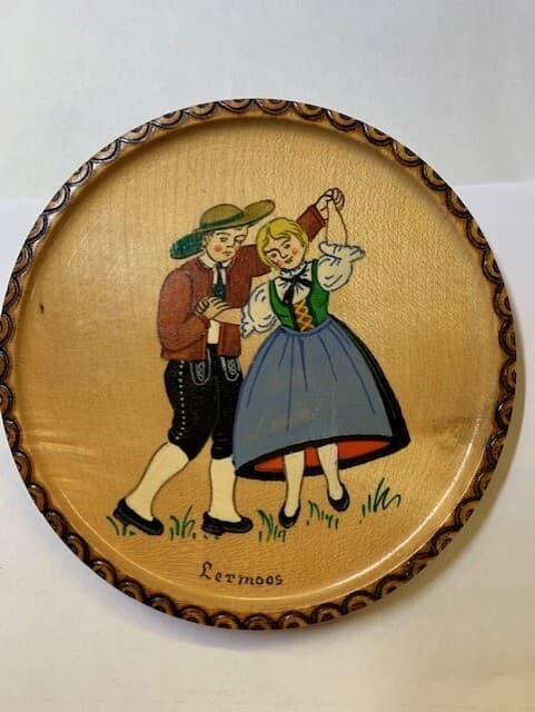 Lermoos Austria wooden plaque souvenir dancing couple - Image 1