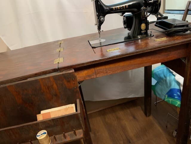 Antique Singer Sewing Machine in Cabinet 1956 Model #99-31 - Image 1