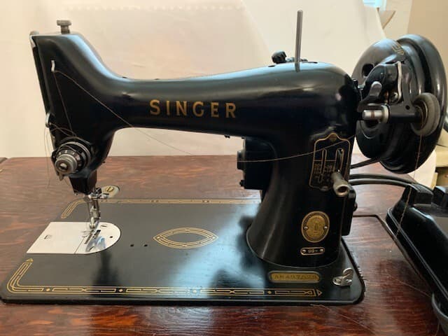 Antique Singer Sewing Machine in Cabinet 1956 Model #99-31 - Thumbnail 5