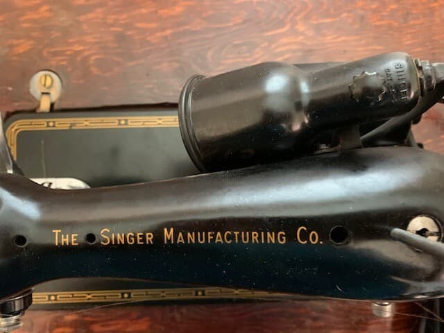 Antique Singer Sewing Machine in Cabinet 1956 Model #99-31 - Thumbnail 6
