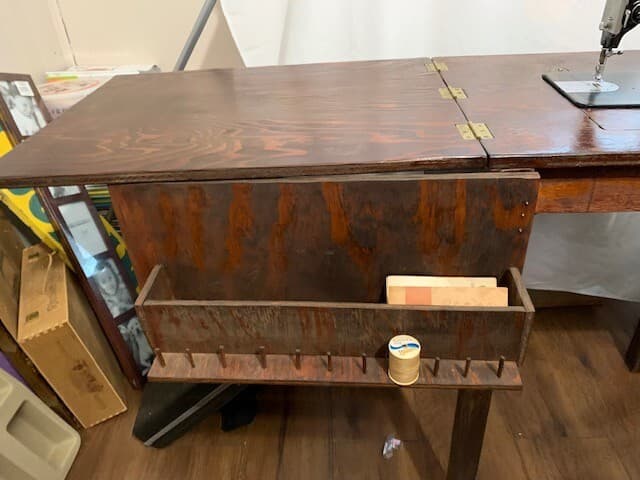 Antique Singer Sewing Machine in Cabinet 1956 Model #99-31 - Thumbnail 2