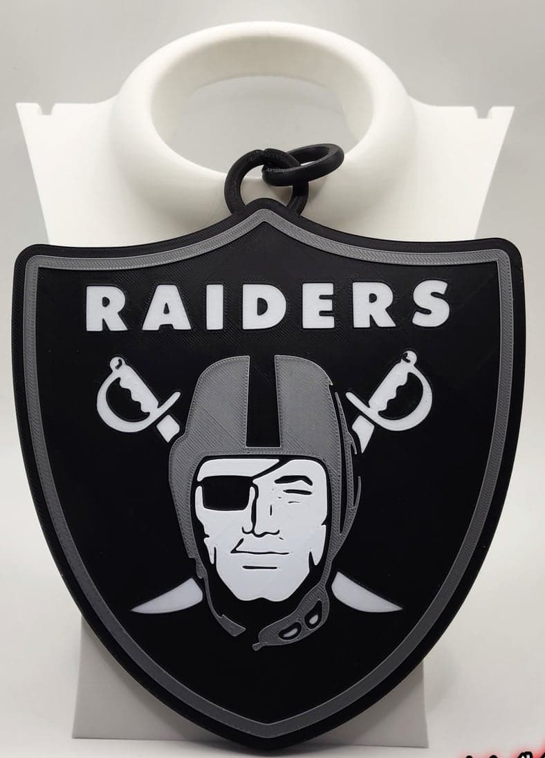 Los Vegas Raiders extra large hype fan chain with black chains necklace. - Image 1