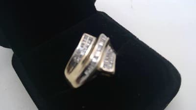 Lady's Gold-Diamond Anniversary Ring 31 Diamonds .93 Carat T.W. 10K (GJE003218) - Thumbnail 3