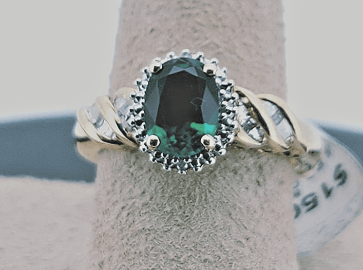 Synthetic Emerald Lady's Stone Ring Yellow Gold Electroplate 4.2g (I-131) - Image 1