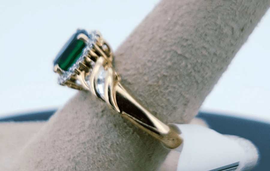 Synthetic Emerald Lady's Stone Ring Yellow Gold Electroplate 4.2g (I-131) - Thumbnail 8