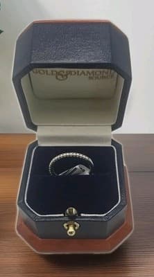Dazzling 18k white gold ladies' wedding band with 19 brilliant diamonds. - Image 1