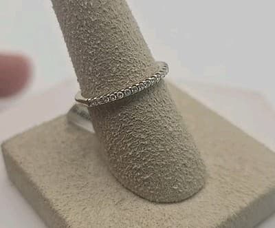 Dazzling 18k white gold ladies' wedding band with 19 brilliant diamonds. - Thumbnail 7