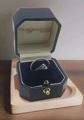 Dazzling 18k white gold ladies' wedding band with 19 brilliant diamonds. - Thumbnail 3