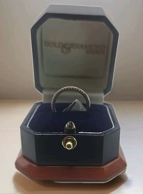 Dazzling 18k white gold ladies' wedding band with 19 brilliant diamonds. - Thumbnail 5