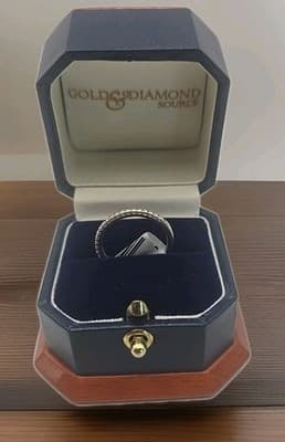 Dazzling 18k white gold ladies' wedding band with 19 brilliant diamonds. - Thumbnail 2
