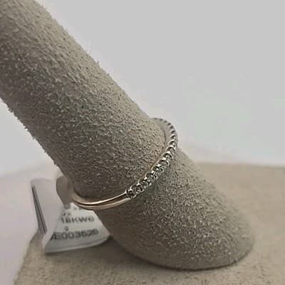 Dazzling 18k white gold ladies' wedding band with 19 brilliant diamonds. - Thumbnail 8