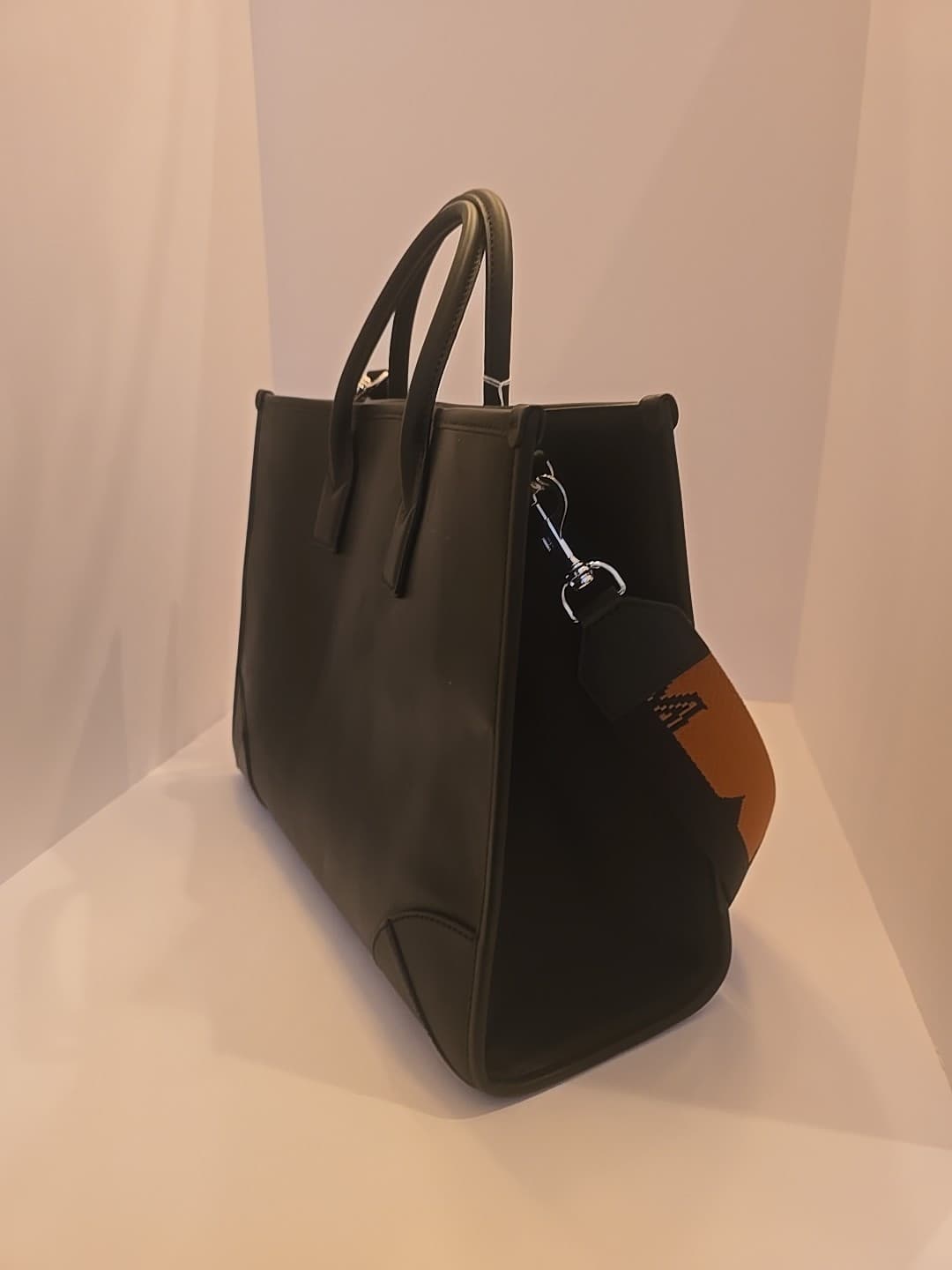 MCM Large ITALY Munchen Tote in Spanish Calf Leather Handbags. NEW WITH TAGS - Thumbnail 9