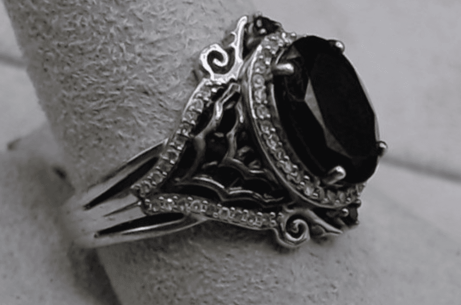 Disney Treasures The Nightmare Before Christmas Black Onyx & Diamond Ring 1/5 ct - Thumbnail 4