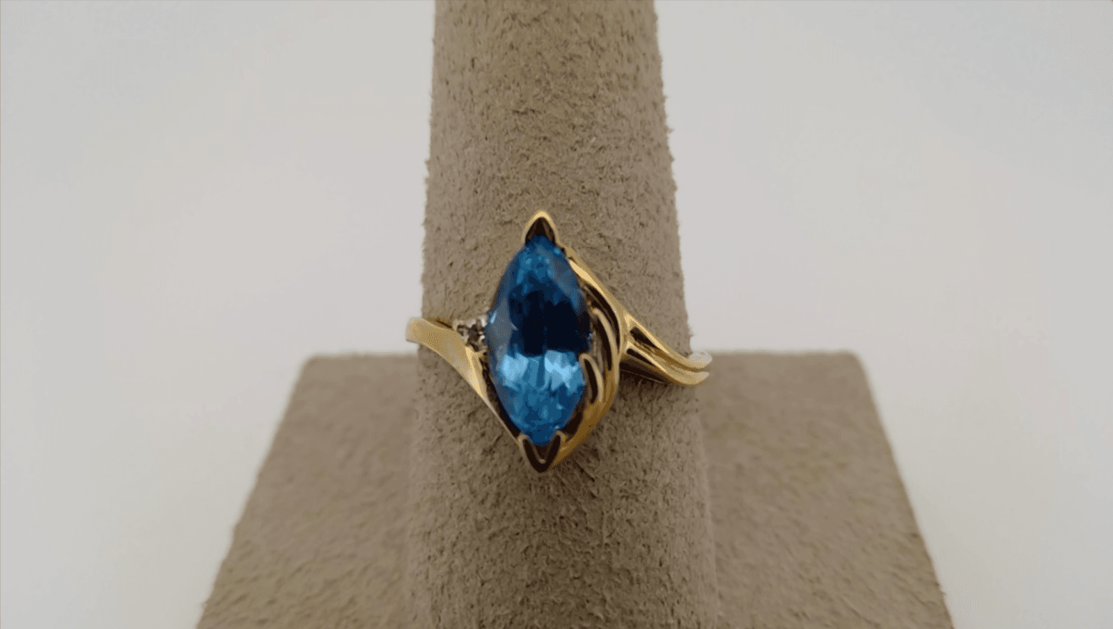 Blue Topaz Lady's Stone Ring 10K Yellow Gold 1.82g Size:6 - Image 1