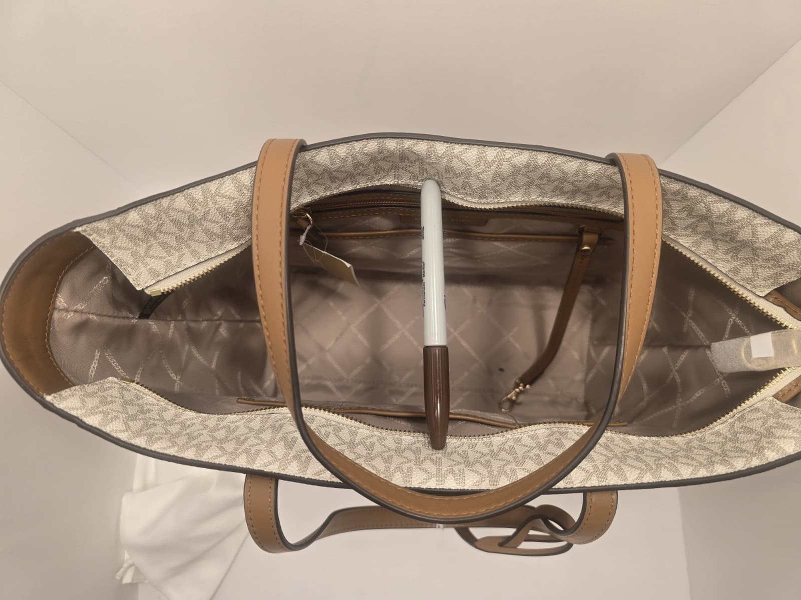 Michael Kors Logo Sinclair Large Leather East West Grab Tote With dust bag & tag - Thumbnail 10