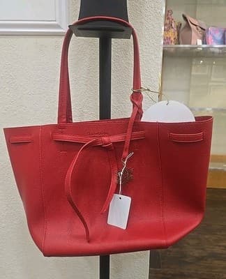 ELIZABETH ARDEN RED TOTE BAG PURSE W/ TAG AND GOLDEN TONED ORNAMENT New - Image 1