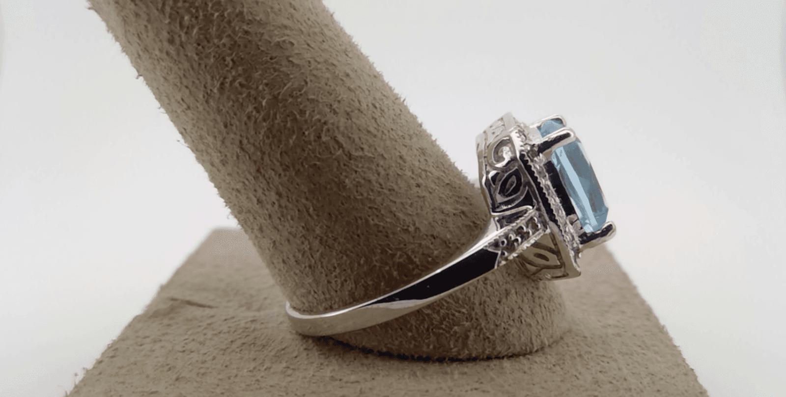 Blue Topaz Lady's Stone & Diamond Ring 18kt WHITE GOLD - Thumbnail 10