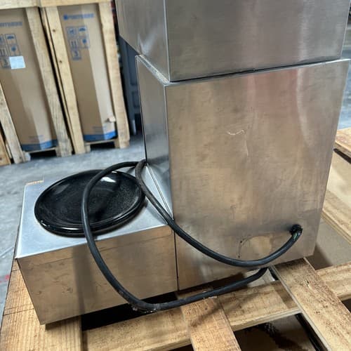 Bloomfield 8571 Pour Over Coffee Brewer, 3 Warmers - Thumbnail 4
