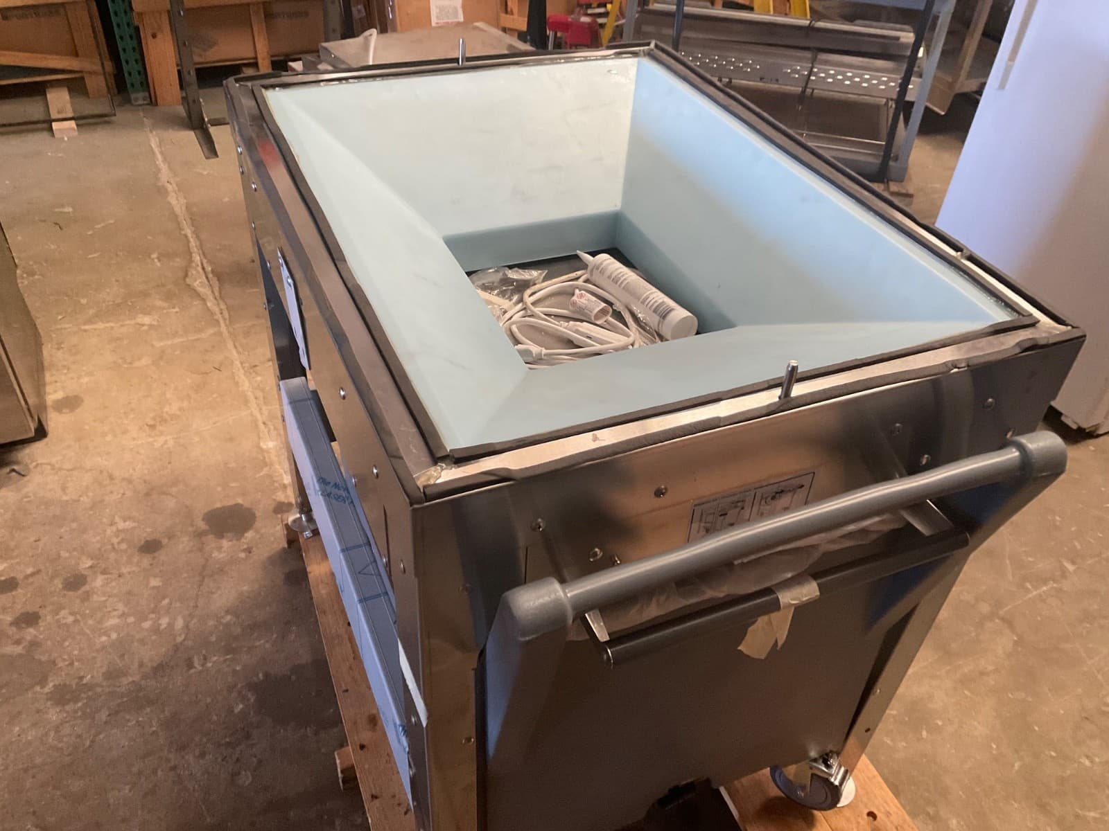 FOLLETT ICE STORAGE AND TRANSPORT SYSTEM WITH TRANSPORT CART - Thumbnail 6