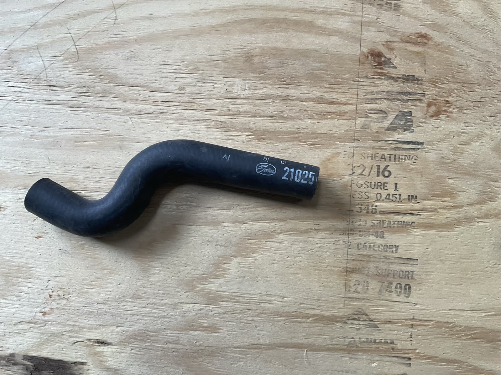 Radiator Coolant Hose-Molded Coolant Hose Gates 21025 - Image 1