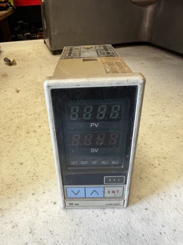 CHINO DB 500 Series Digital Indicating Controllers DB510-000 - Image 1