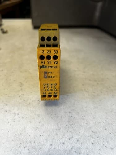 Pilz PZE X4 774585 Safety Relay 1-Channel Contact Expansion Module 24VDC 4NO - Image 1