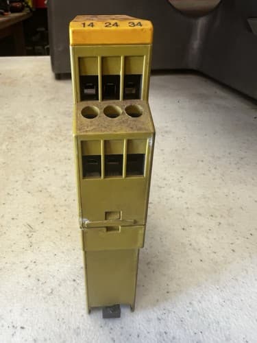 Pilz PZE X4 774585 Safety Relay 1-Channel Contact Expansion Module 24VDC 4NO - Thumbnail 3