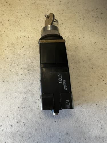 Allen Bradley 800MR-H33B Keyed Electric Panel Selector Switch - Thumbnail 2