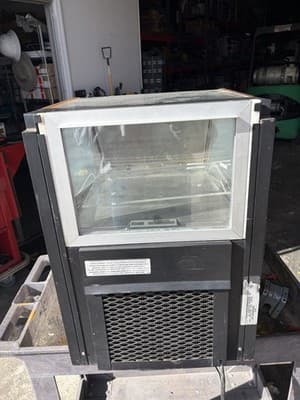 Structural Concepts DD17R Refrigerated Dual Service Merchandiser 120V - Thumbnail 3