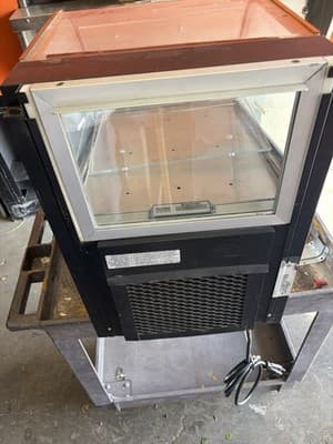 Structural Concepts DD17R Refrigerated Dual Service Merchandiser 120V - Thumbnail 9