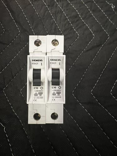 SIEMENS 5SX21 CIRCUIT BREAKER 1 POLE 230/400V 5SX2 AS:Q 92183 (LOT OF 2) - Image 1