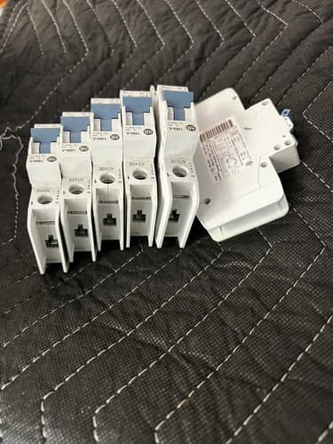 Allen Bradley 1489-A1C060 Circuit Breaker Series A (LOT OF 6 BREAKERS) - Thumbnail 4