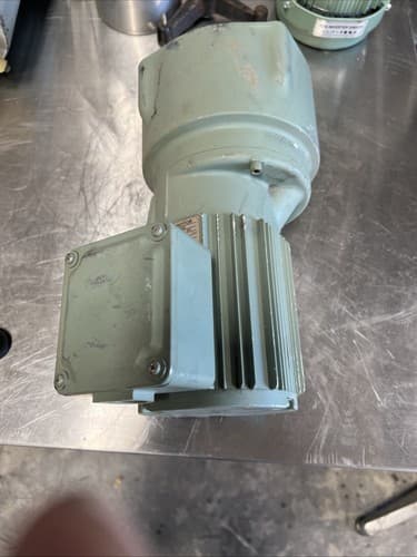 Tsubaki GMTA010-28U450V4H Gear Motor - Image 1