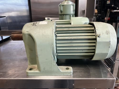 Tsubaki Gear Motor GMTA020-28L200BV4H - Thumbnail 3