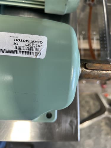 Tsubaki Gear Motor GMTA020-28L165V4 3 ph - Thumbnail 3
