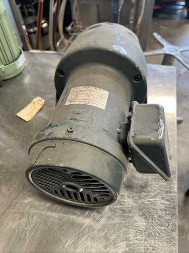 Tsubaki GMTA040-28L40L10 Gear Motor 3PHASE-0.4kW-4P 460v - Thumbnail 3