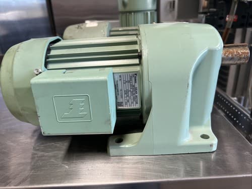 Tsubaki Gear Motor GMTA020-28L165V4 3 ph - Image 1