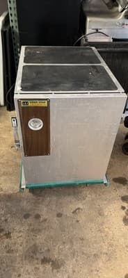 Cres Cor 309-188C (8 Full size Sheet Pan) Capacity Half Size Mobile Cabinet - Image 1