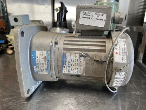 NISSEI G3FJ-18-10-T010WZ Gear Induction Motor - Image 1