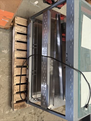 Hatco GRHD-3PD 45.5" Wide Countertop Heated Display Case - Thumbnail 2